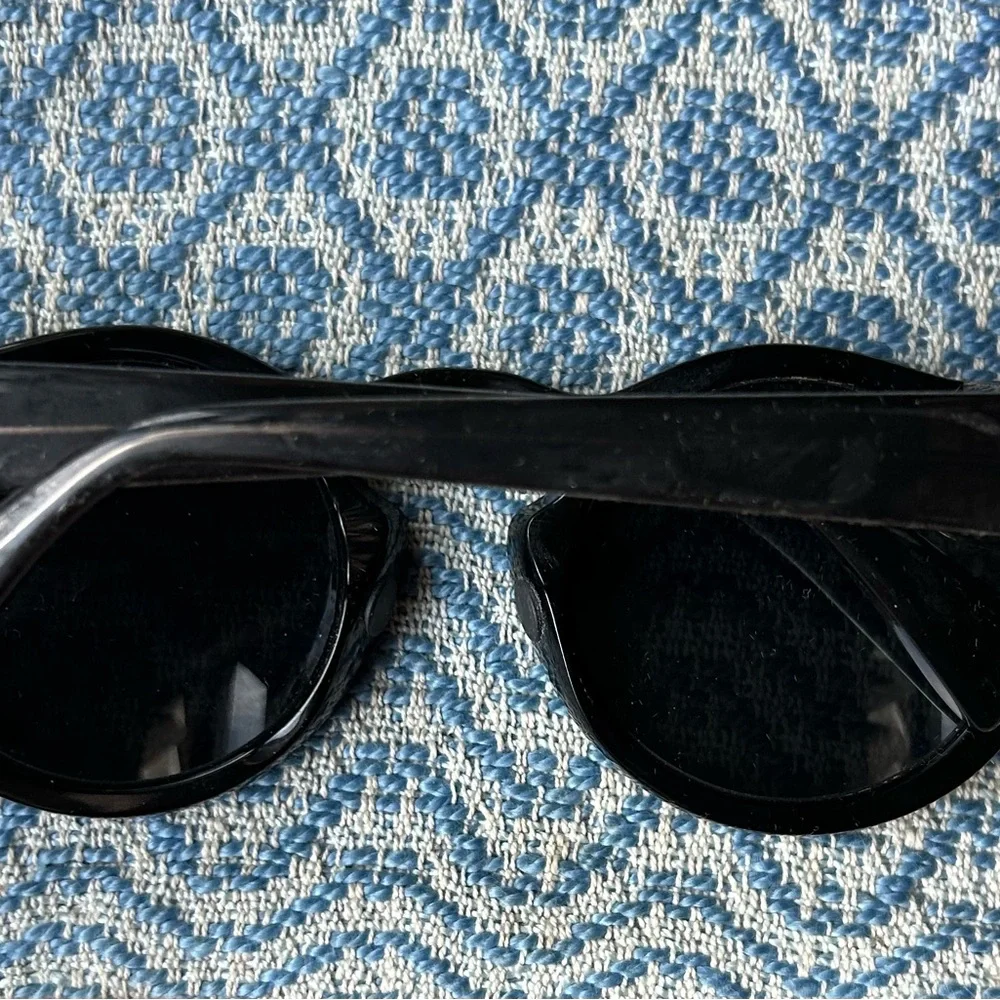Snapchat Gen 1 Spectacles Black with Yellow Case and Charger